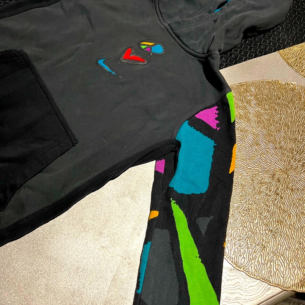 Boys Nike sweatsuit size Large “Peace Love and Swoosh”